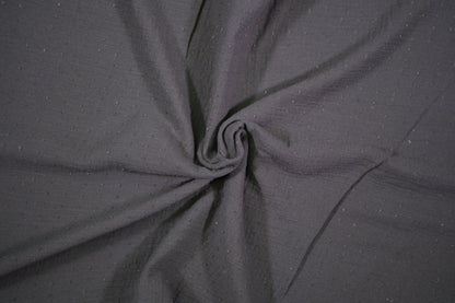 Musselin Double Gauze in Anthrazit mit feiner Punktstruktur - Detailaufnahme der Stoffstruktur
