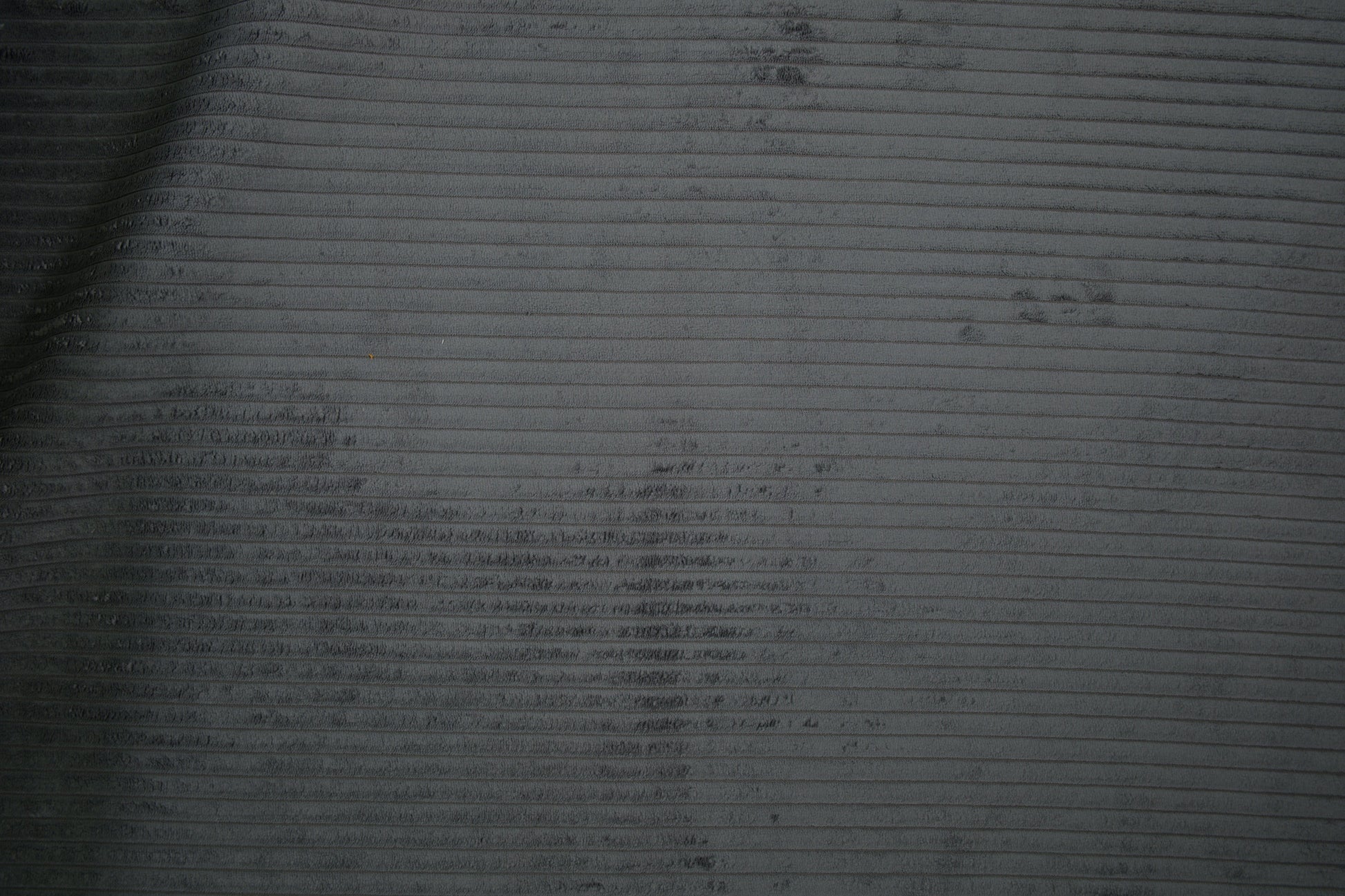 Cord Möbelstoff in Grau – weicher, gerippter Polsterstoff für Sofa und Sessel 140 cm breit Meterware