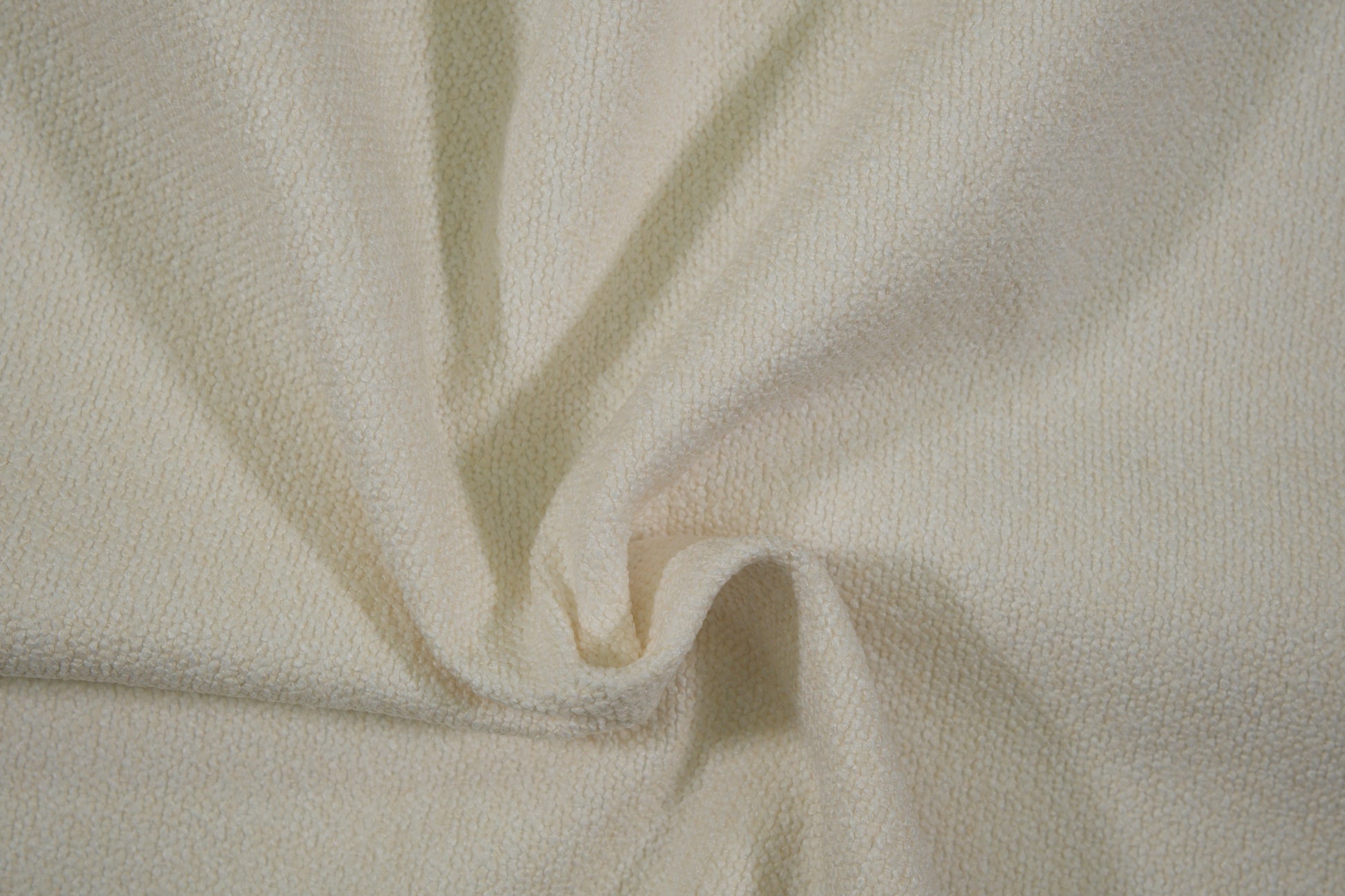 Heller Bouclé Möbelstoff in Creme – strukturierter Polsterstoff für moderne Wohnräume