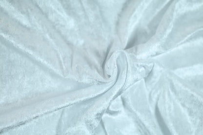 Pannesamt Stoff in Eisblau – sanfter Glanz für Hochzeit oder Kinderzimmer