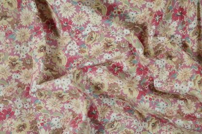 Elastischer Baumwollstoff in Beerenrosa & Creme mit romantischem Blumendruck