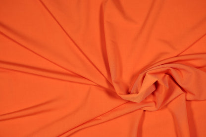 Kräftiger Jerseystoff in Mandarin-Orange, weich drapiert