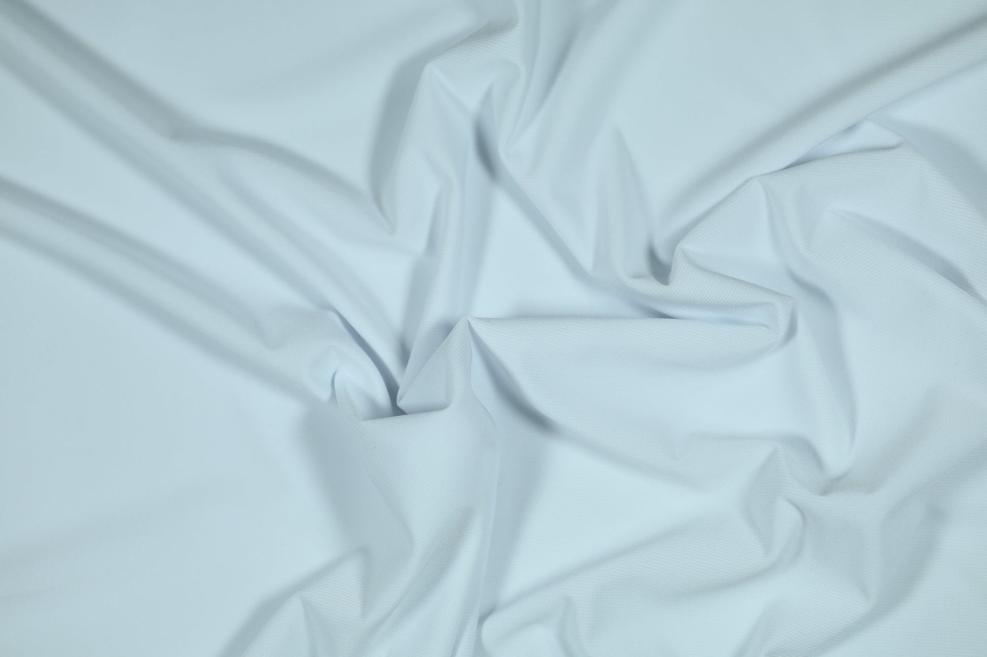 Heller Jerseystoff in einem zarten Eisblau