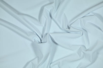 Heller Jerseystoff in einem zarten Eisblau