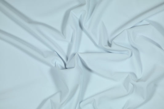 Heller Jerseystoff in einem zarten Eisblau