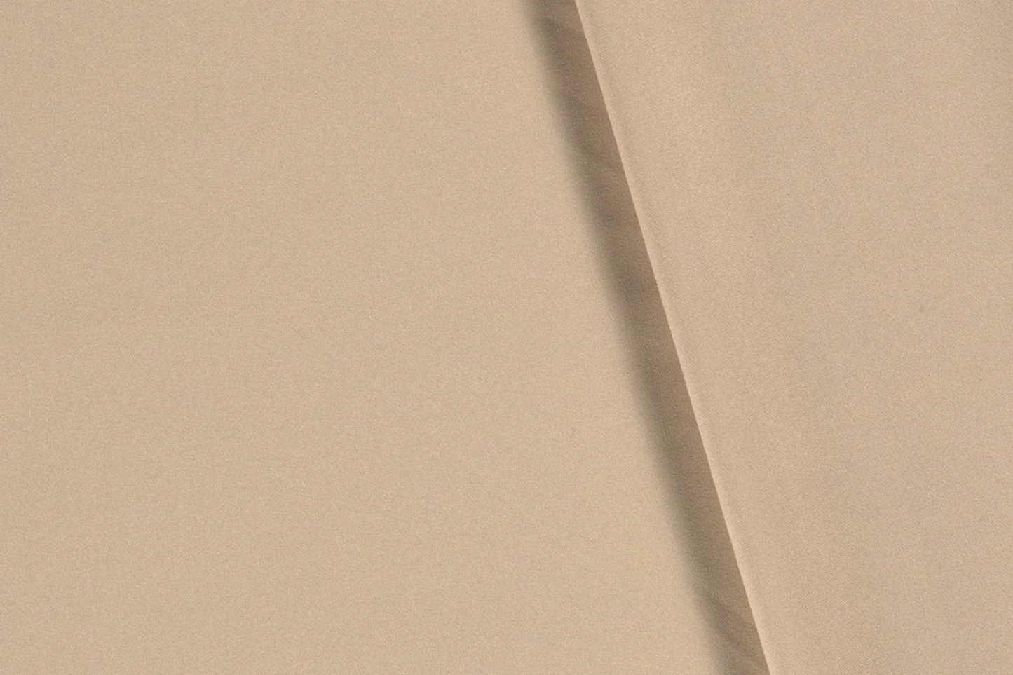 Beiger Uni Stoff aus Polyester mit matter Oberfläche Stoffeya