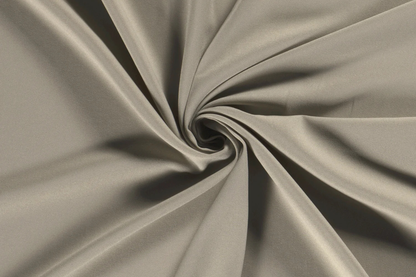 Polyester Stoff Taupe – glatte Oberfläche und hochwertige Qualität