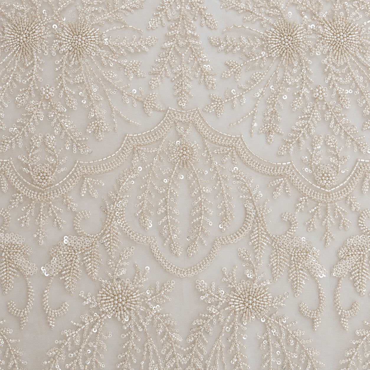 Brautspitze Ivory mit Perlen – Musterrapport – Stoffeya