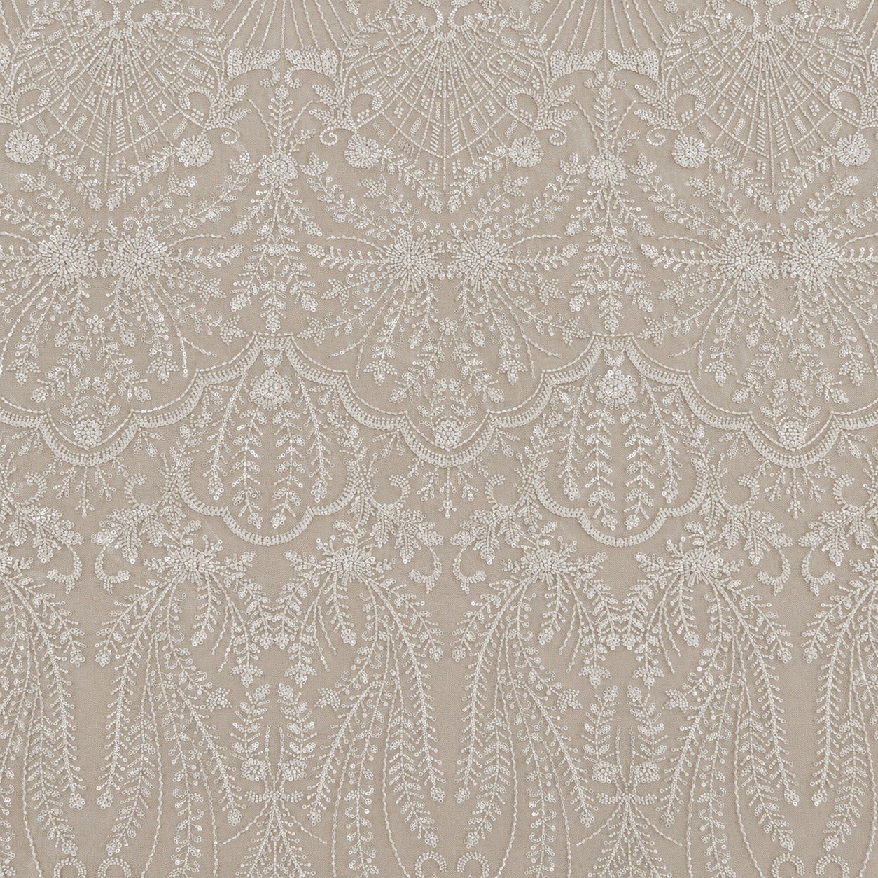 Brautspitze Ivory mit Perlen – Gesamtansicht – Stoffeya