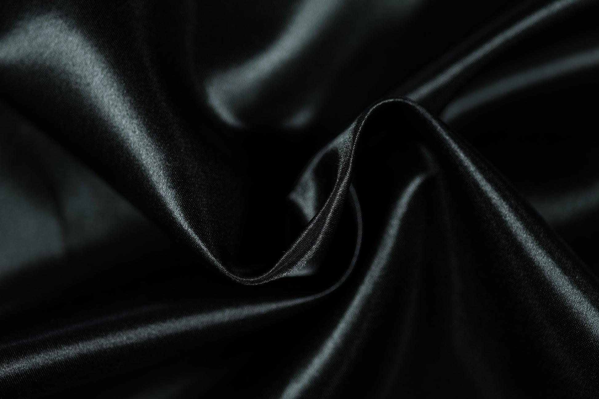 Schwarzer Satin glänzend glatt 140cm breit